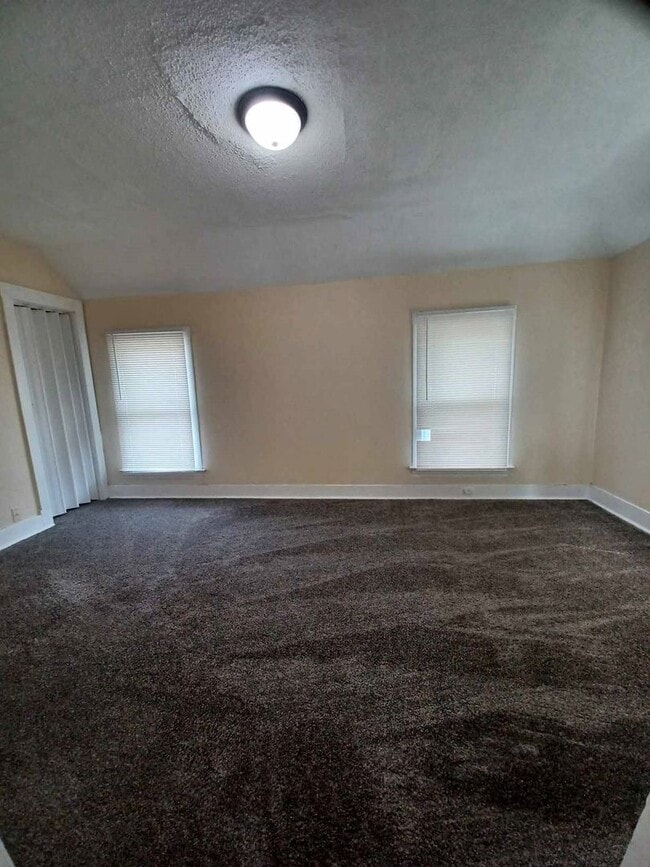 Building Photo - 2 Bedroom House for Rent - North of Swedish American Hospital