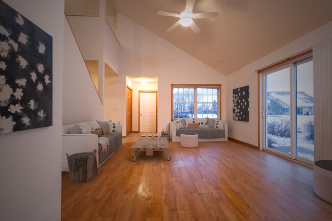 Building Photo - 895 Fraser Ln
