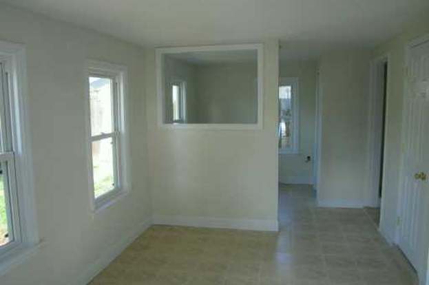 Building Photo - 415 Greenbriar Dr