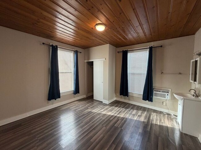 Building Photo - 527 Nevada St