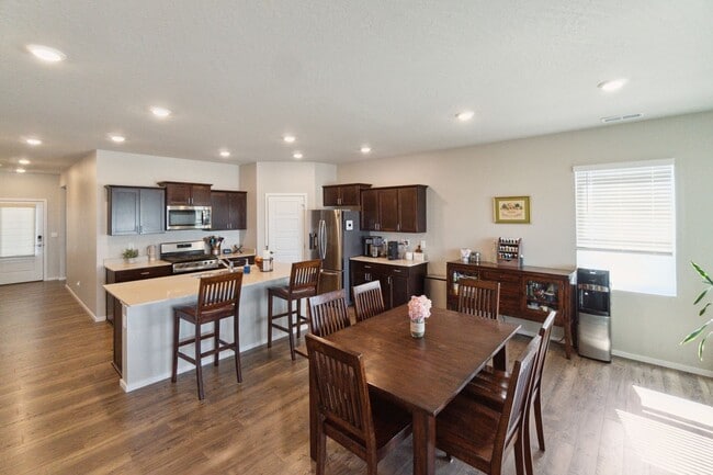 Building Photo - 4 Bed 2 Bath Single Family Home in Cheney!!