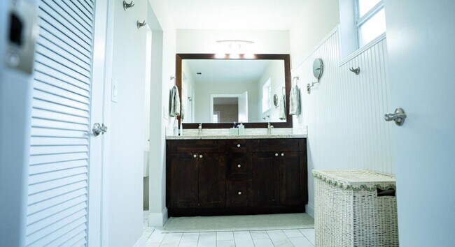 Building Photo - 79 W Rubber Tree Dr