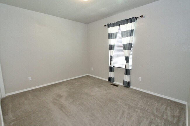 Building Photo - Clean Single-Level Home