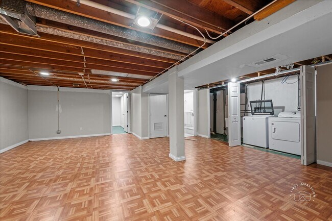 Building Photo - 1607 Oak St