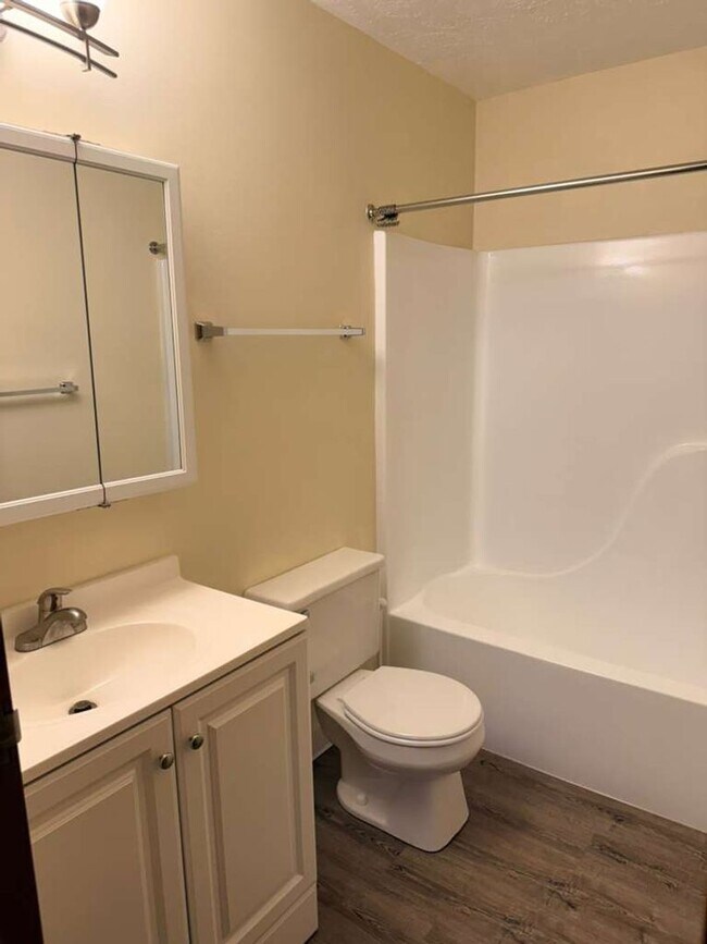 Building Photo - Magnolia Manor Unit 617