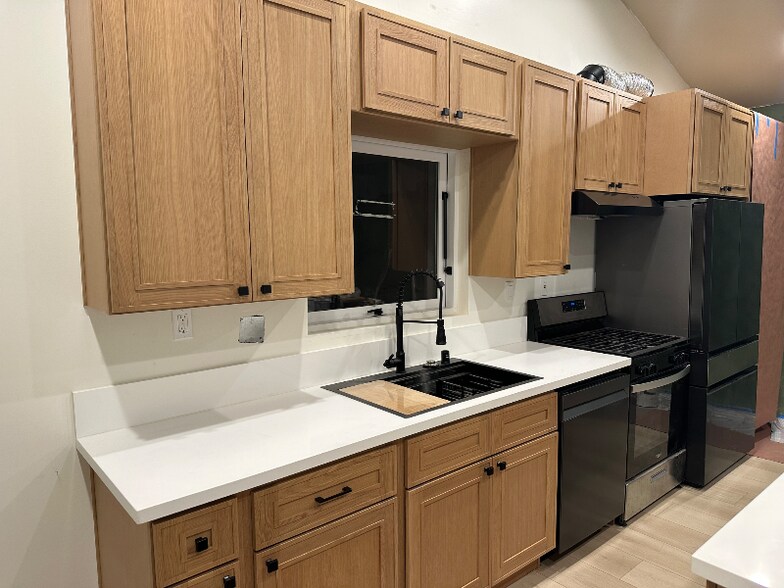 Primary Photo - 1410 Central Ave