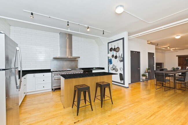 Building Photo - 2013 W Division