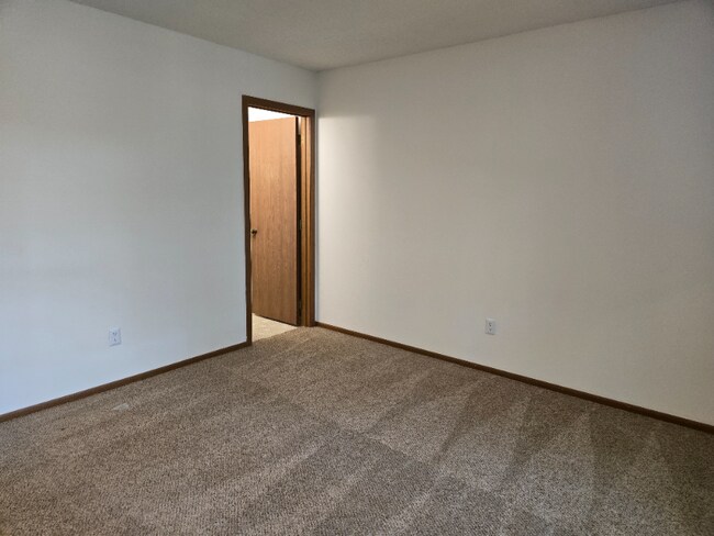 Building Photo - 6471 Hummingbird Ln