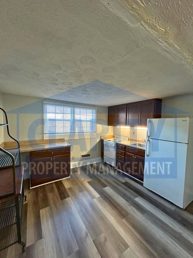 Building Photo - One bedroom apartment across from Lee University!