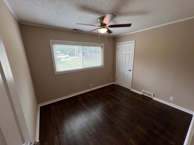 Building Photo - 2121 W Wedington Dr