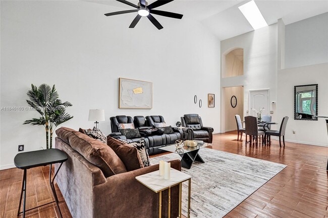 Building Photo - 1632 SW Harbour Isles Cir