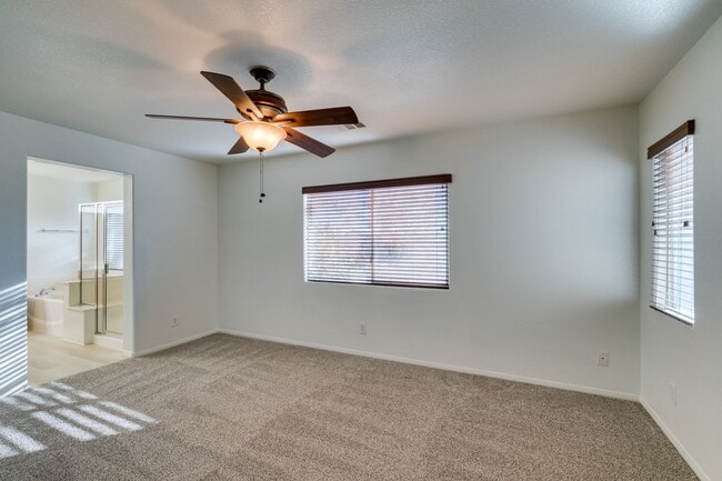 Building Photo - Great 3 bedroom house with a large loft an...