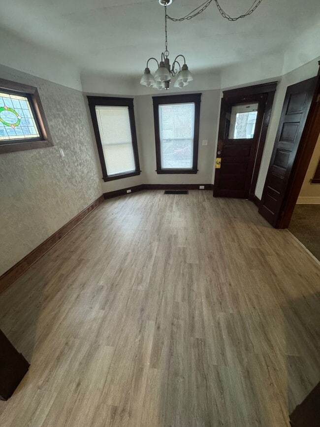 Building Photo - 3245 W 99th St