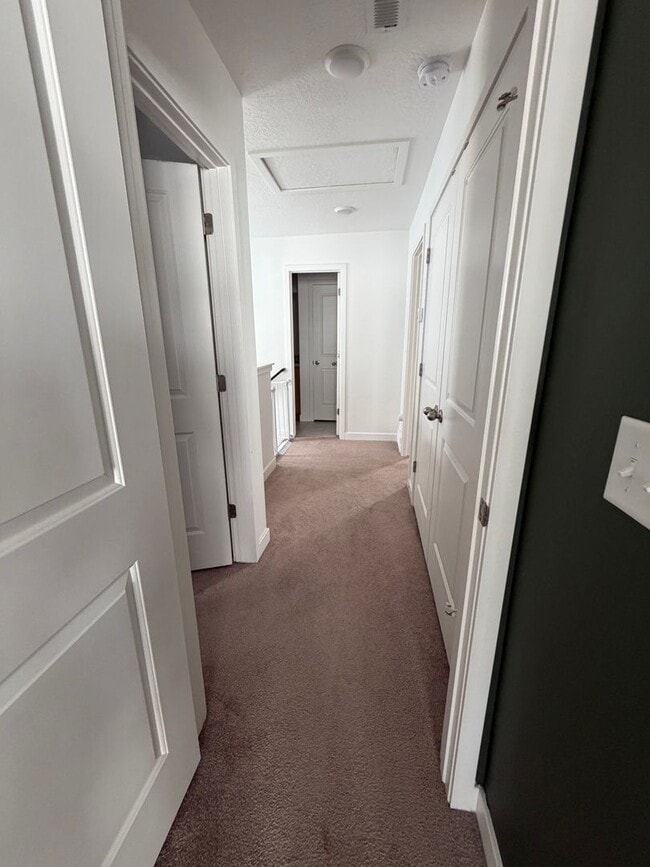 Building Photo - 3 bedroom, 2 bathroom South Jordan Home