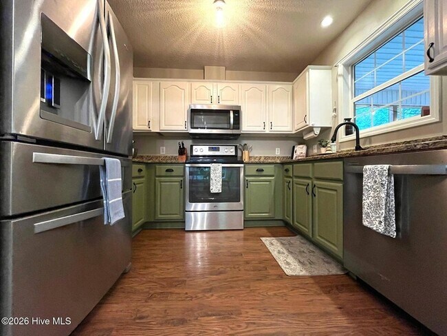 Building Photo - 2400 Longleaf Dr SW