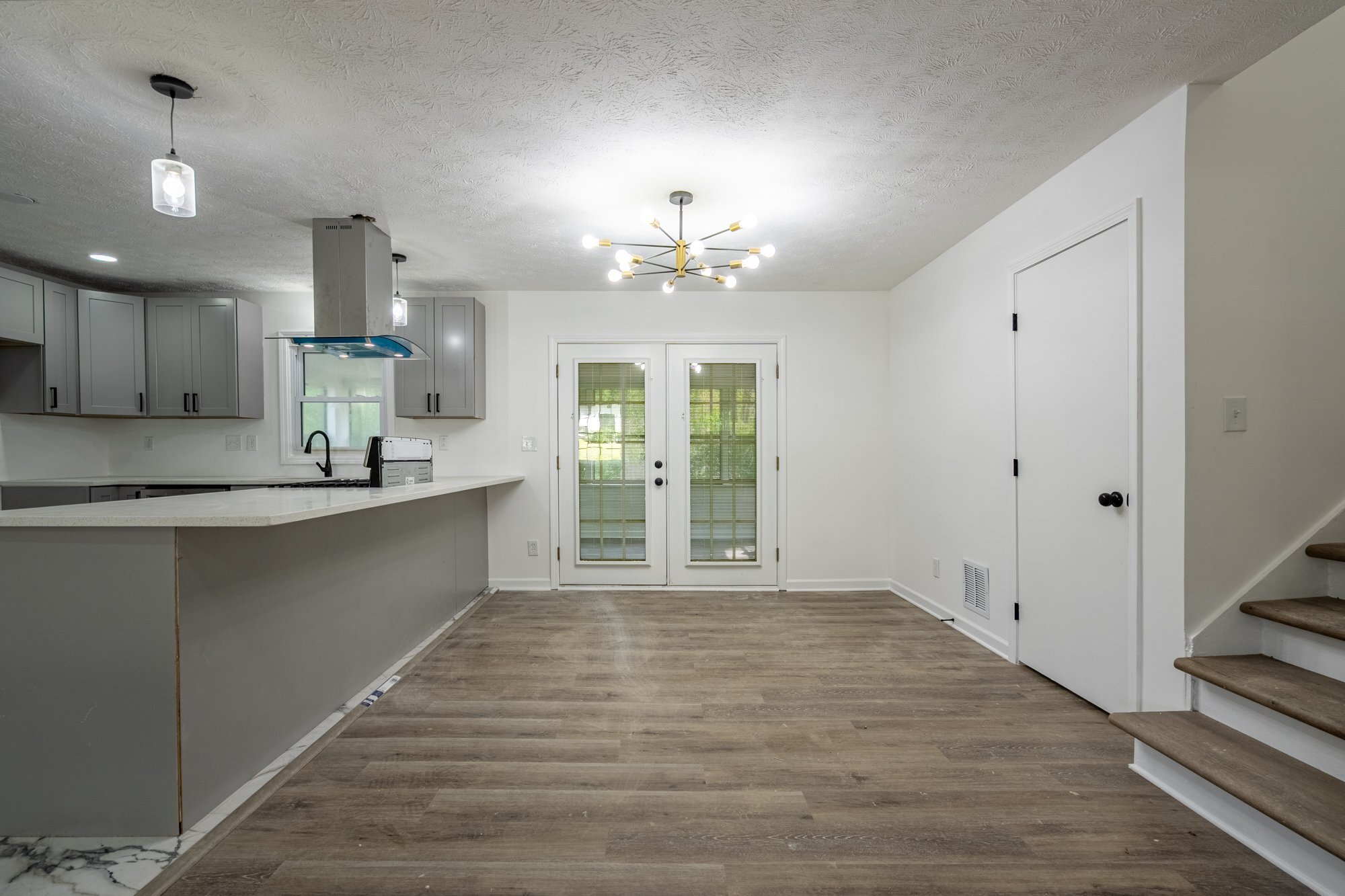 Building Photo - 6310 Thornhedge Dr