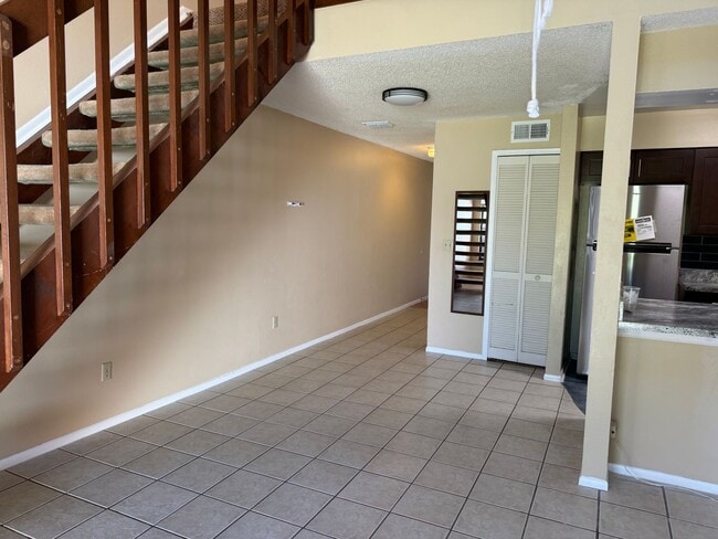 Building Photo - 2 bedroom + loft, 2 bathroom townhome near UCF