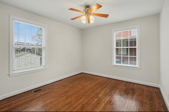 Building Photo - WestMeade Cottage*