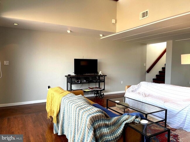 Building Photo - 28 Main St