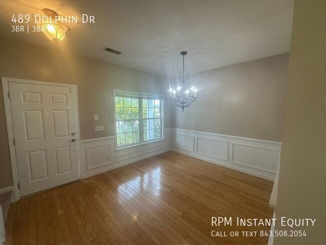 Building Photo - 489 Dolphin Dr
