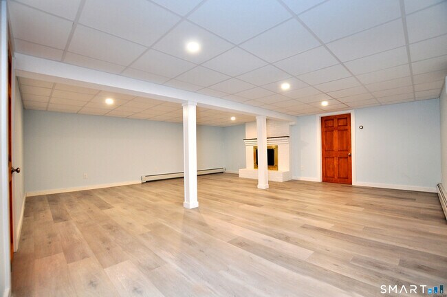 Building Photo - 84 Holcomb St