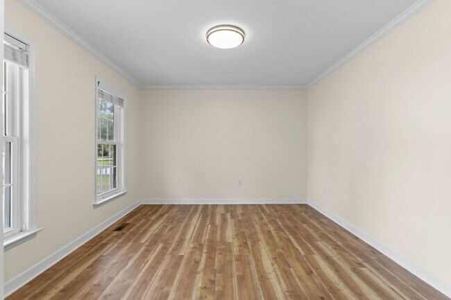 Building Photo - 4 Bedroom 2.5 Bathroom located in Creeks Edge