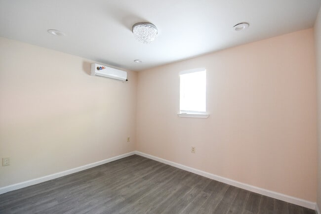 Building Photo - 425 W 29th Ave