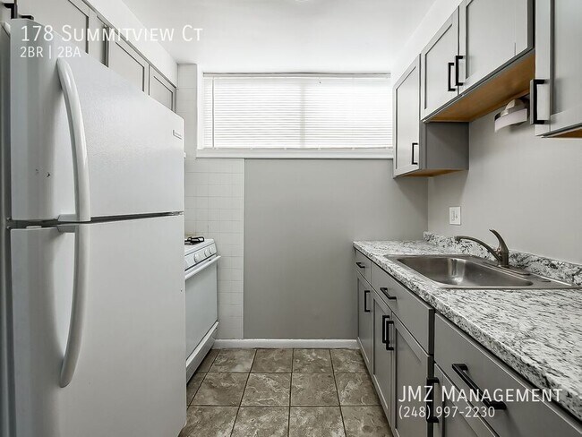 Building Photo - 178 Summit View Ct