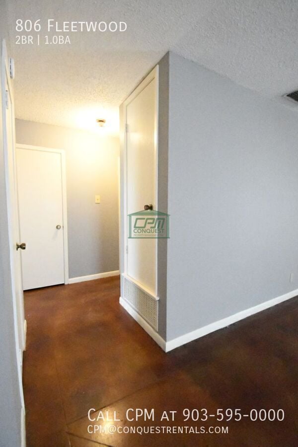 Building Photo - 806 Fleetwood-