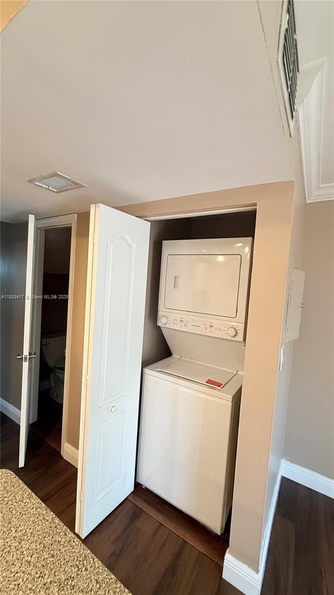 Building Photo - 6667 Miller Dr