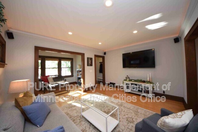 Building Photo - 4201 2nd Ave S