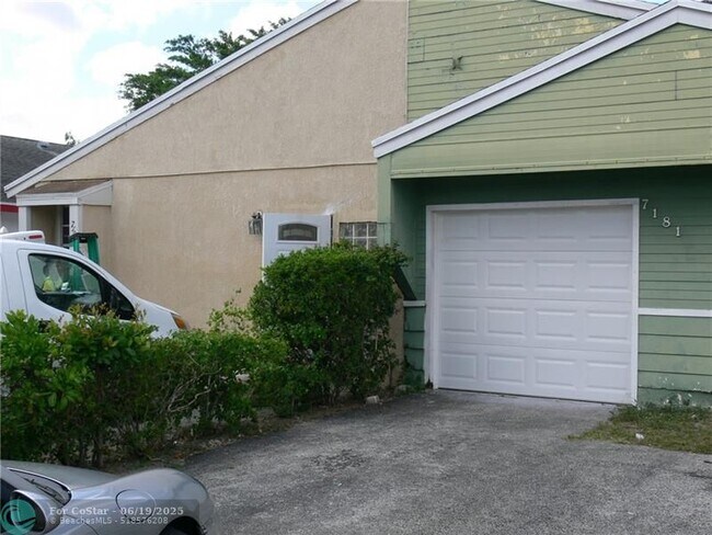 Building Photo - 7191 SW 14th St