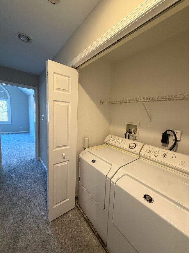 Building Photo - 3BR - WOODED VIEWS • FINISHED BASEMENT • BONUS LOFT • TE SCHOOL DISTRICT