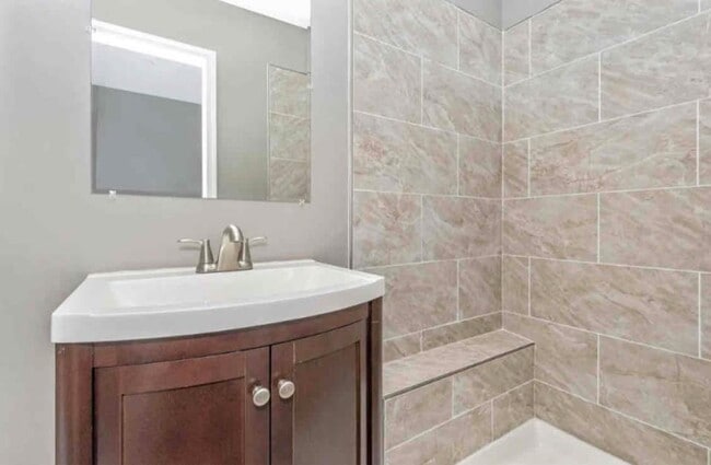 Building Photo - 1112 Rutland Ave