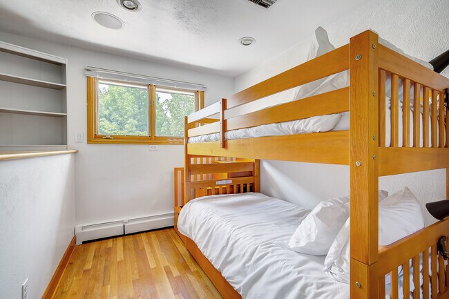 Building Photo - 8280 Queen St