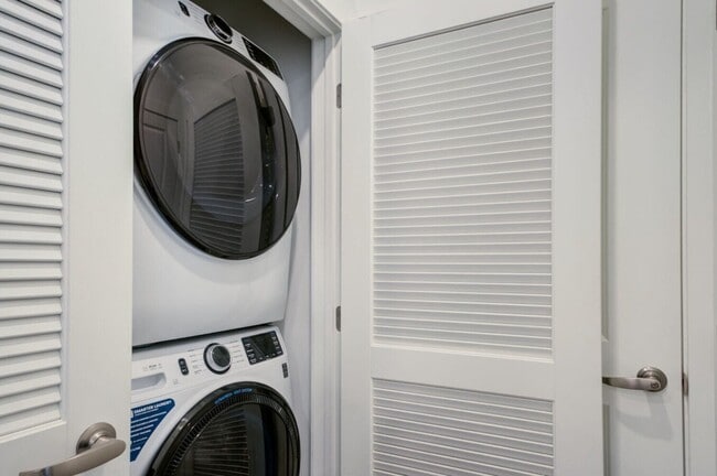 Building Photo - 380 Cordova St