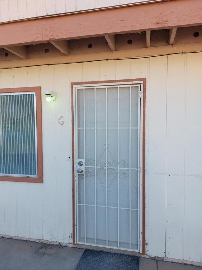 Building Photo - 4140 E Cliffside Trail