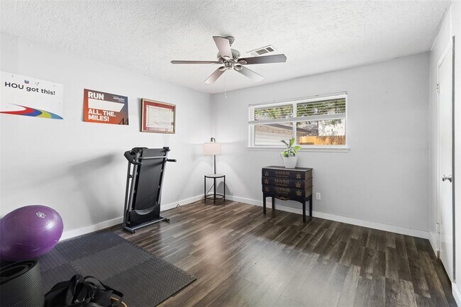 Building Photo - 5842 Silver Frst Dr