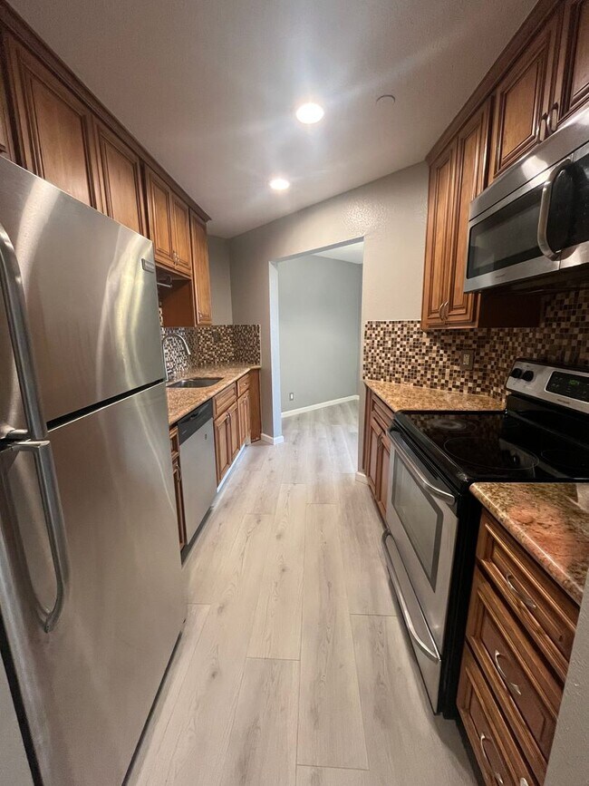 Building Photo - Prime Fremont Living! Updated 2BR Condo Near BART, Central Park & Lake Elizabeth