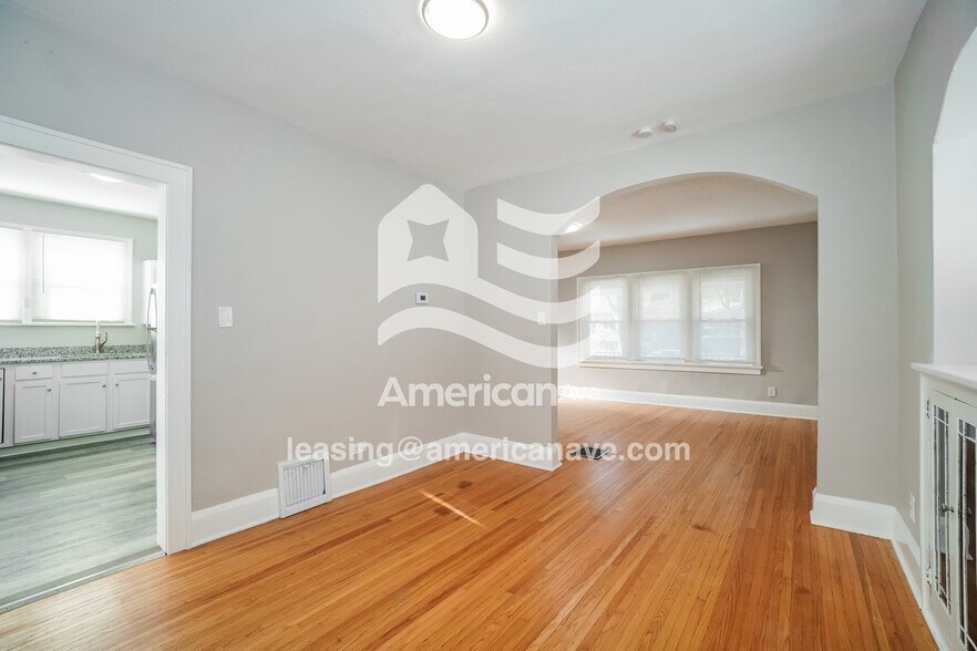 Building Photo - 737 Hampton Ave