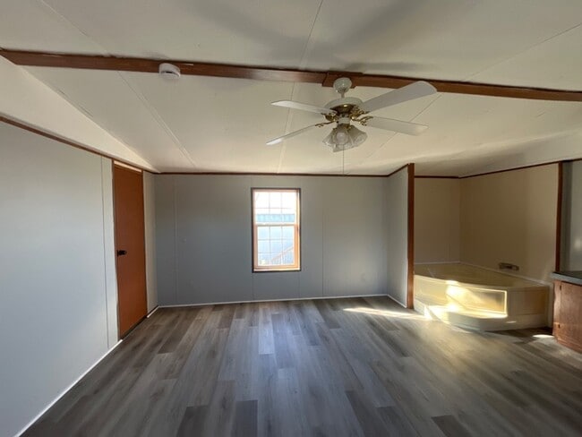 Building Photo - 115 Country Living Ln