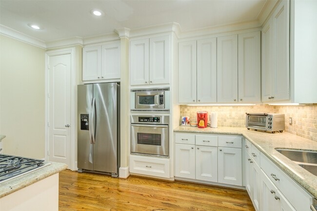 Building Photo - 105 Detering St