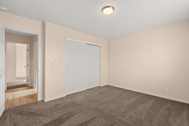 Building Photo - 572 Star Villa Cir SE