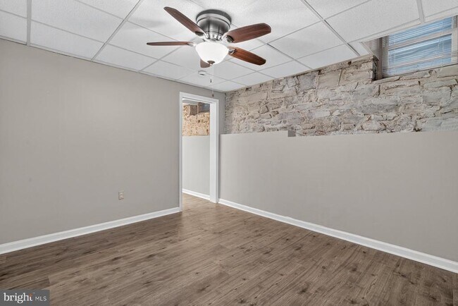 Building Photo - 256 S Washington St