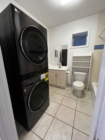Washer Dryer - 47-358 Lulani St