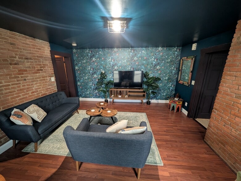 Building Photo - 838 S High St