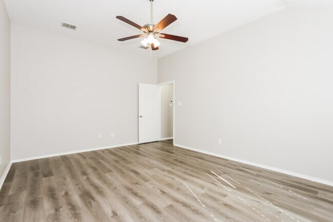 Building Photo - 1205 Artesia Dr