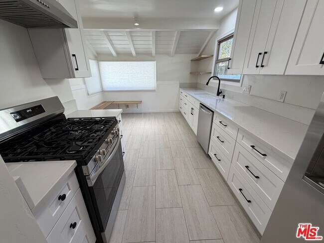 Building Photo - 4850 Excelente Dr