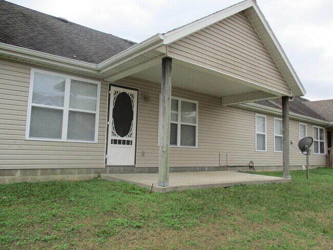 Building Photo - 139 Woodland Dr N