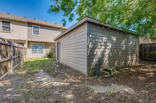 Building Photo - 10721 Traymore Dr